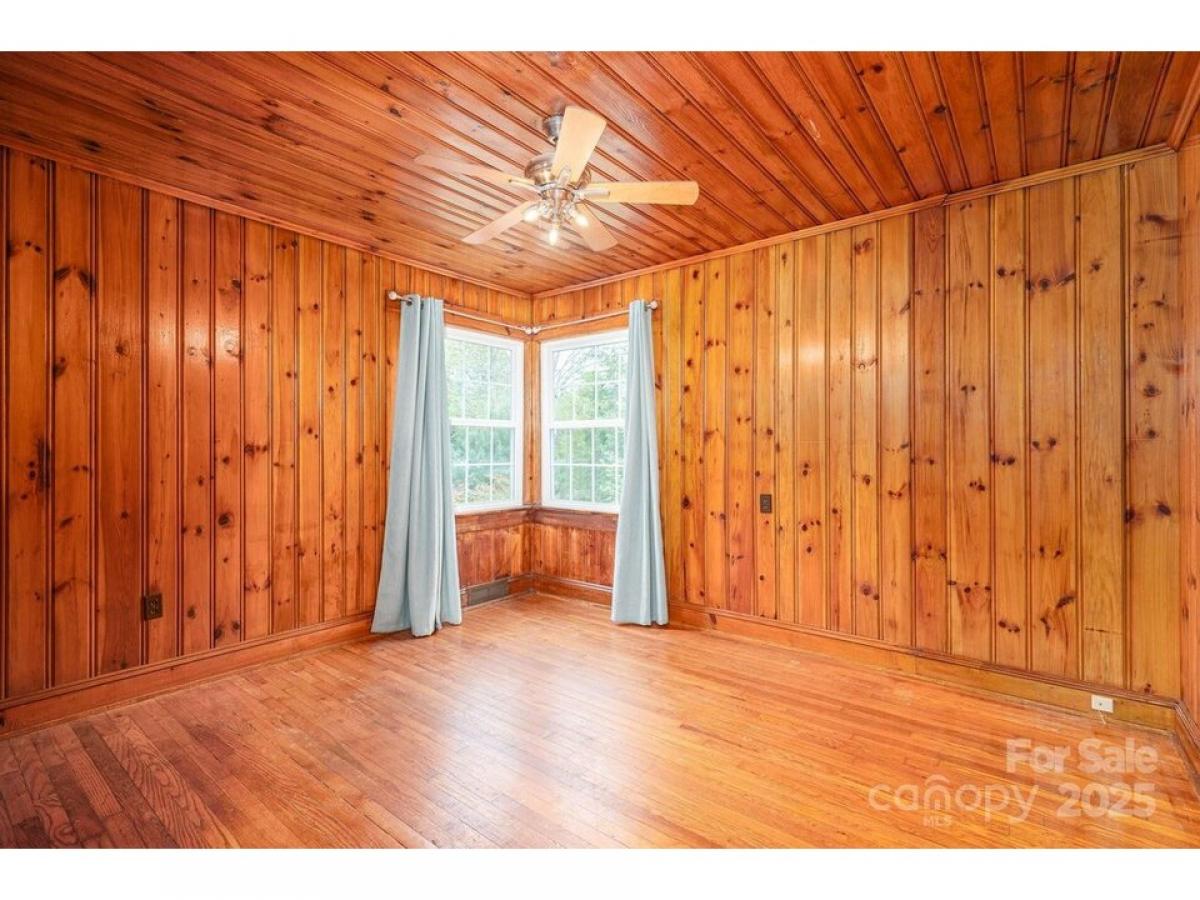 Picture of Home For Sale in Hickory, North Carolina, United States