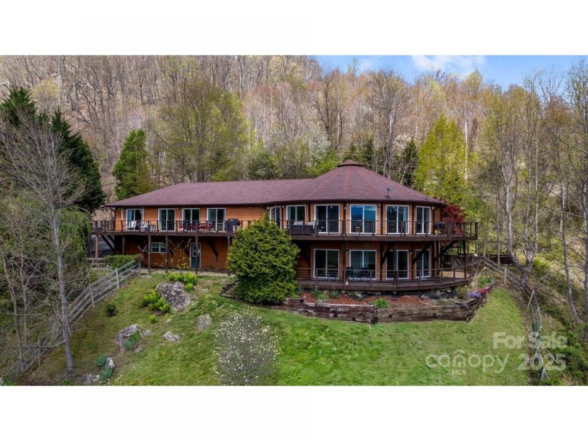 Picture of Home For Sale in Waynesville, North Carolina, United States