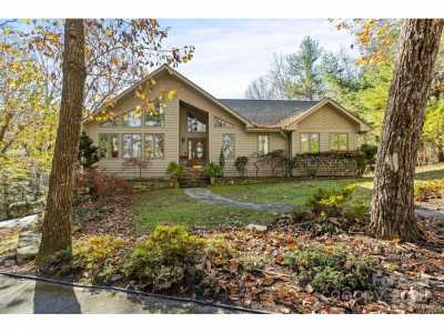 Home For Sale in Flat Rock, North Carolina