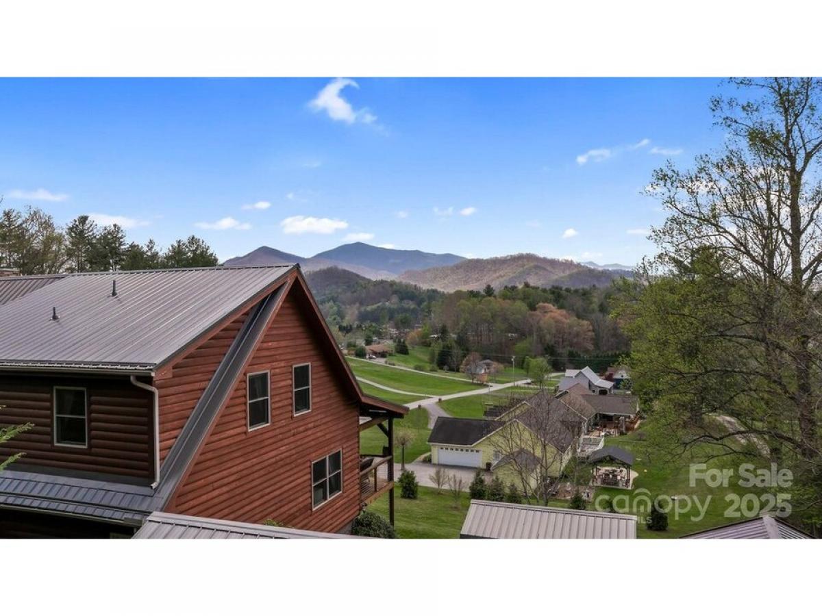 Picture of Home For Sale in Burnsville, North Carolina, United States