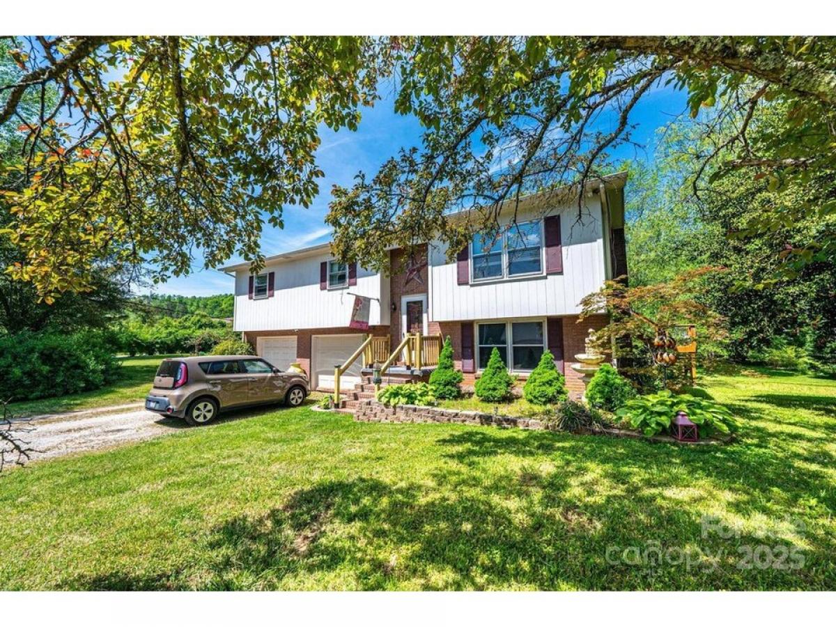 Picture of Home For Sale in Lenoir, North Carolina, United States