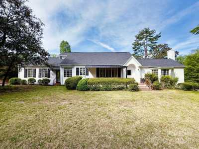 Home For Sale in Rutherfordton, North Carolina