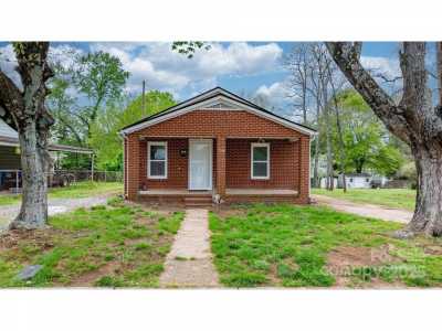 Home For Sale in Hickory, North Carolina