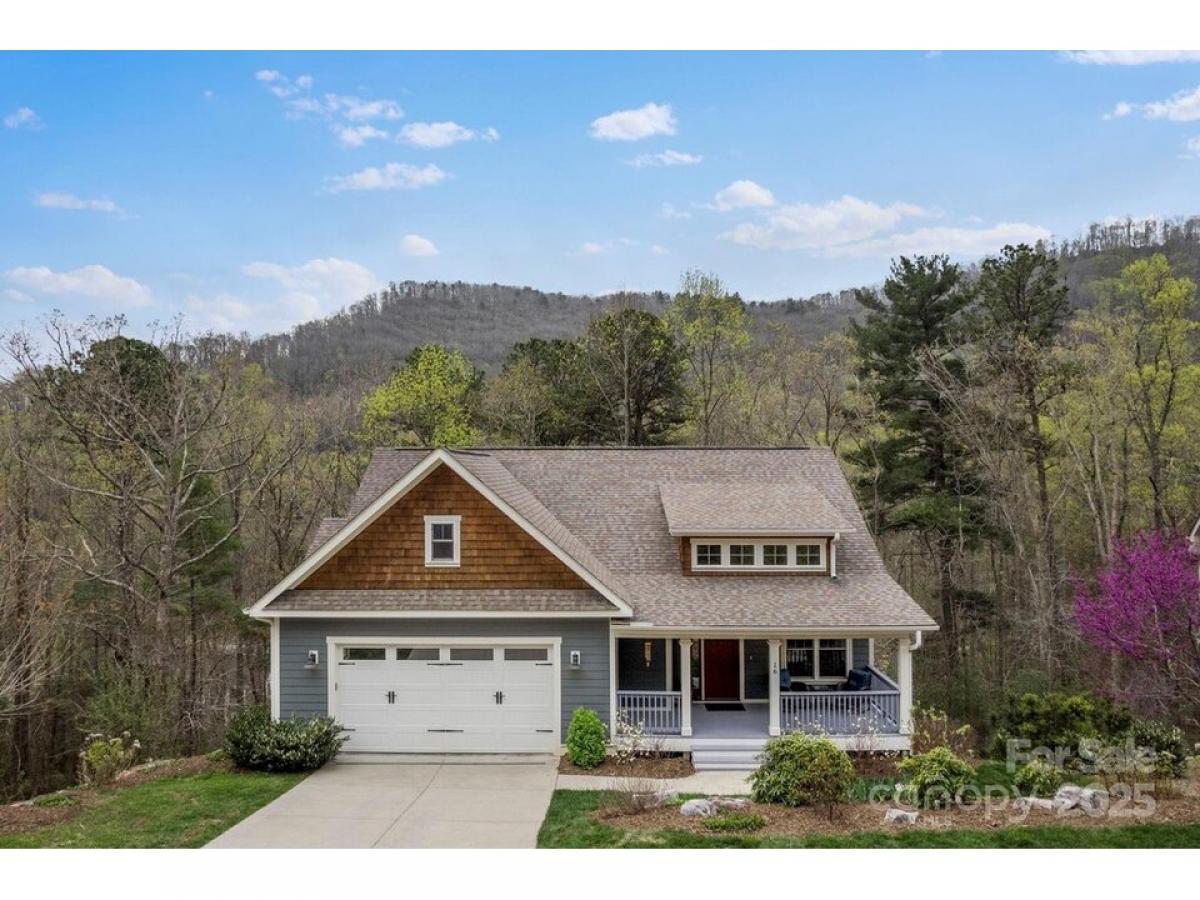 Picture of Home For Sale in Fairview, North Carolina, United States