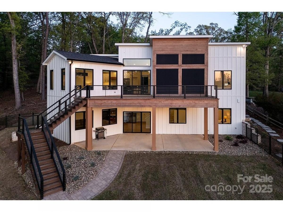 Picture of Home For Sale in Mount Gilead, North Carolina, United States