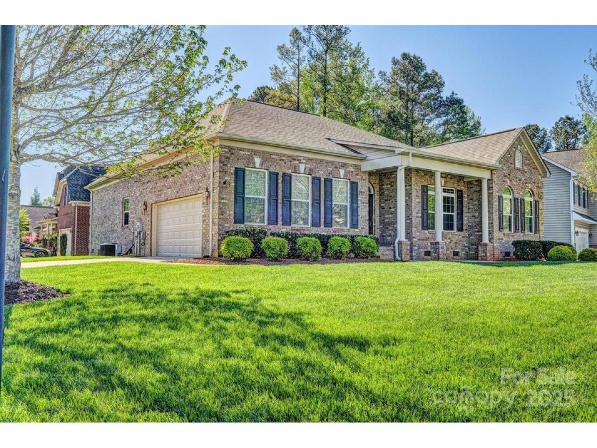 Picture of Home For Sale in Lake Wylie, South Carolina, United States