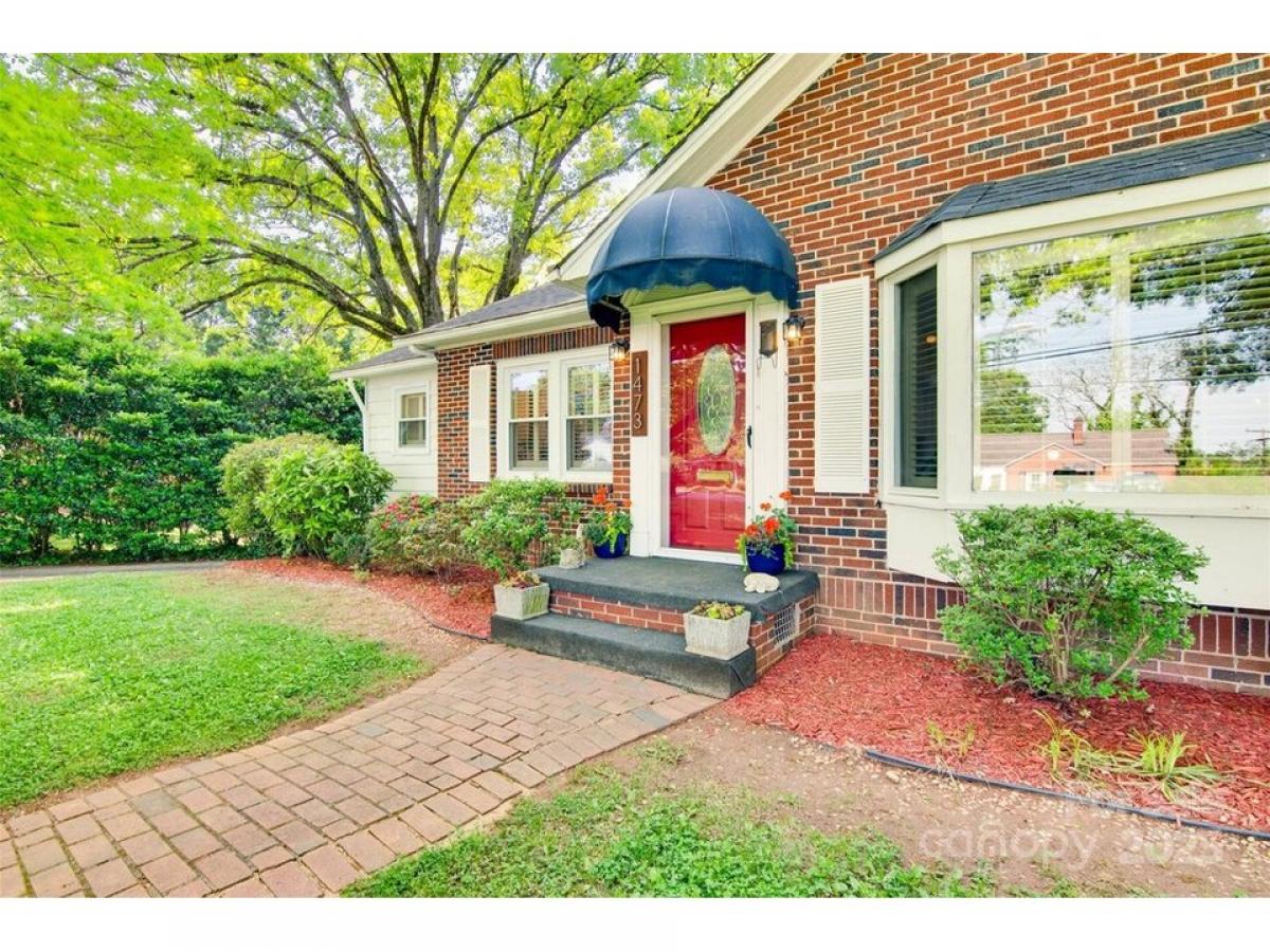 Picture of Home For Sale in Hickory, North Carolina, United States