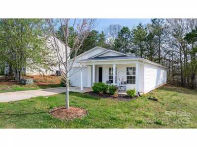 Home For Sale in Hickory, North Carolina