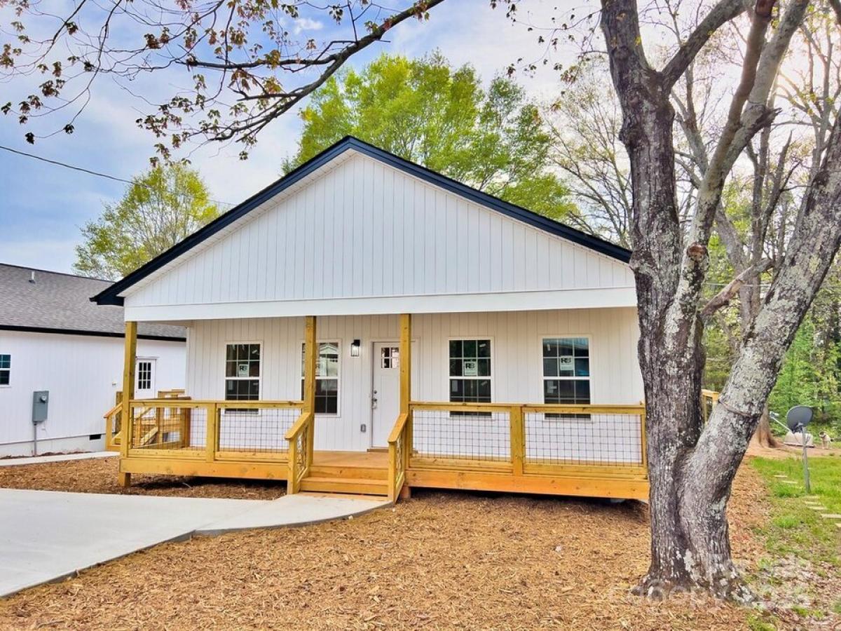 Picture of Home For Sale in Forest City, North Carolina, United States
