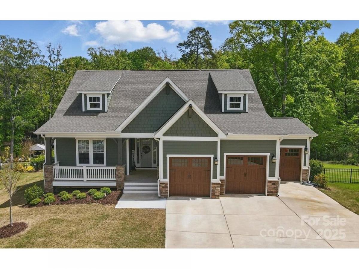 Picture of Home For Sale in Belmont, North Carolina, United States