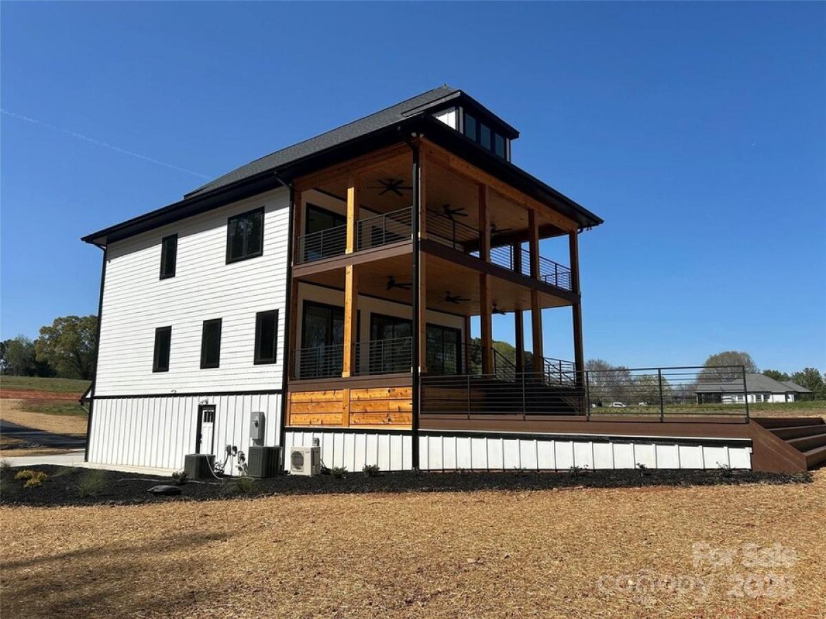 Picture of Home For Sale in Norwood, North Carolina, United States