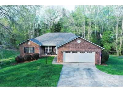 Home For Sale in Hickory, North Carolina