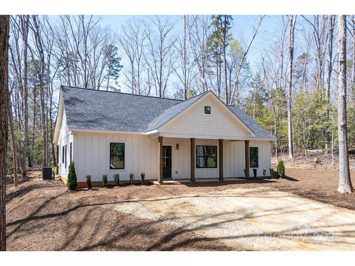 Picture of Home For Sale in Troy, North Carolina, United States