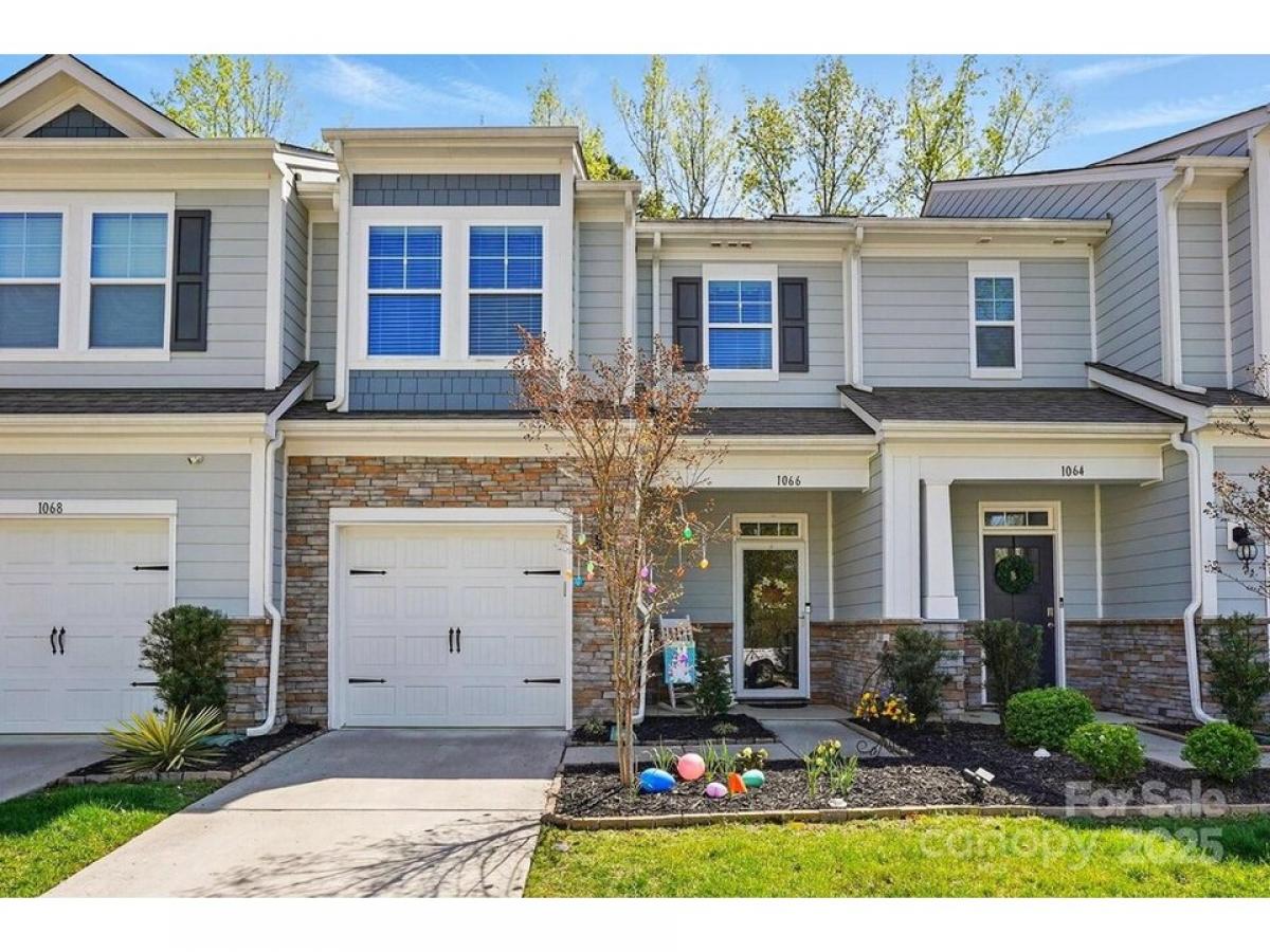 Picture of Home For Sale in Lake Wylie, South Carolina, United States