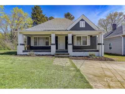 Home For Sale in Spencer, North Carolina