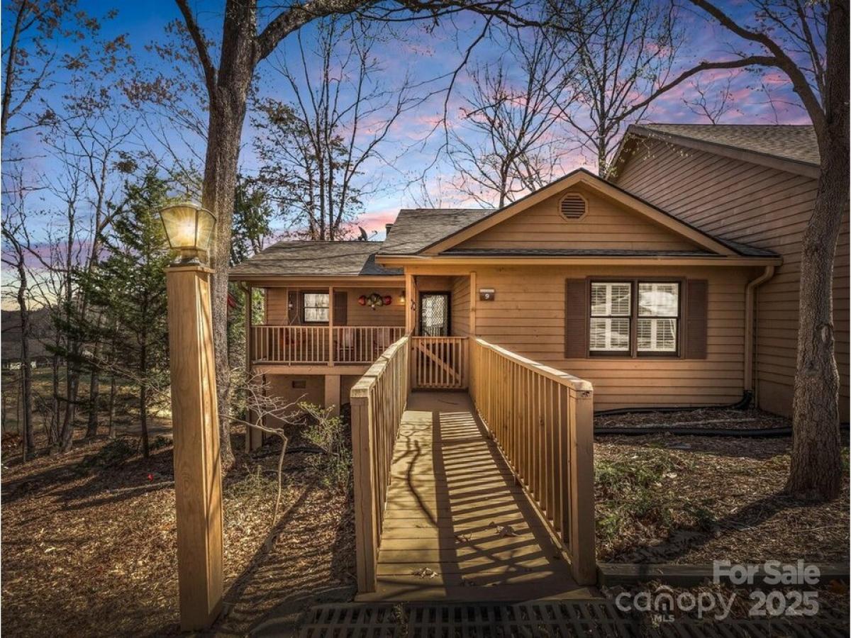 Picture of Home For Sale in Lake Lure, North Carolina, United States