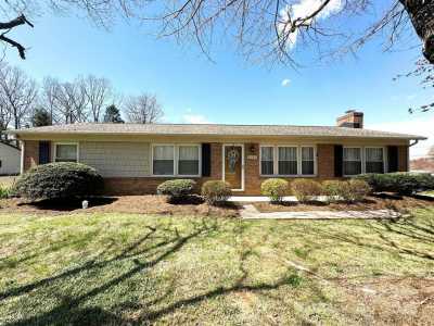 Home For Sale in Hickory, North Carolina