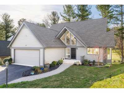 Home For Sale in Flat Rock, North Carolina