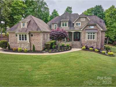 Home For Sale in Lake Wylie, South Carolina