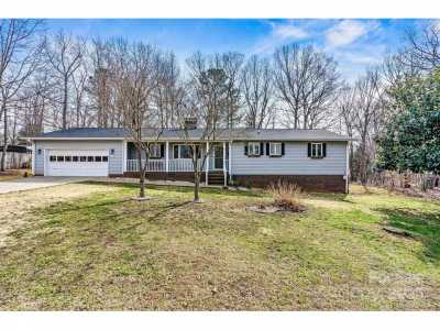 Home For Sale in Claremont, North Carolina