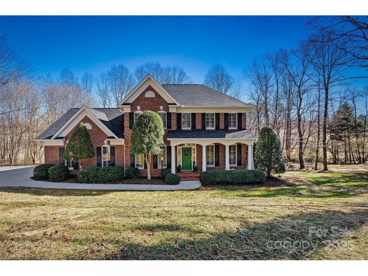 Picture of Home For Sale in Hickory, North Carolina, United States