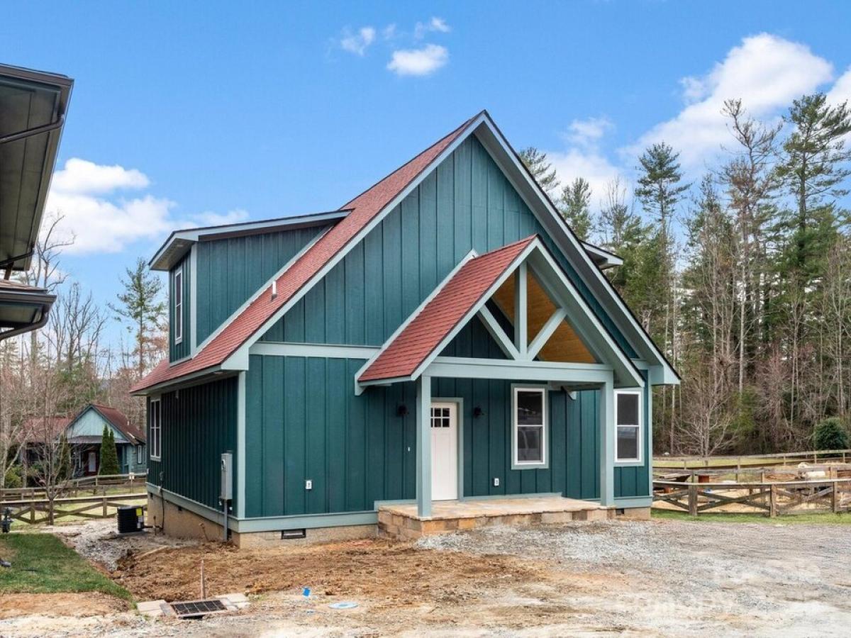 Picture of Home For Sale in Flat Rock, North Carolina, United States