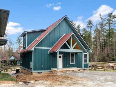 Home For Sale in Flat Rock, North Carolina