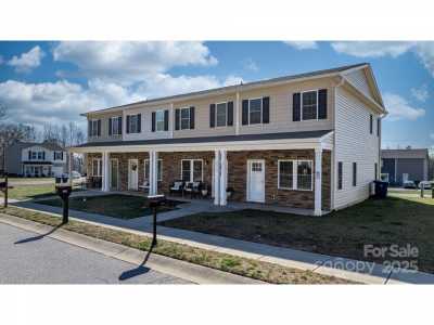 Home For Sale in Hickory, North Carolina