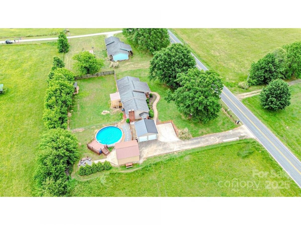 Picture of Home For Sale in Rutherfordton, North Carolina, United States