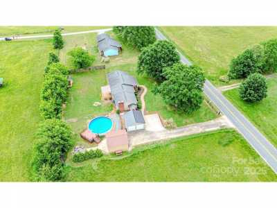 Home For Sale in Rutherfordton, North Carolina