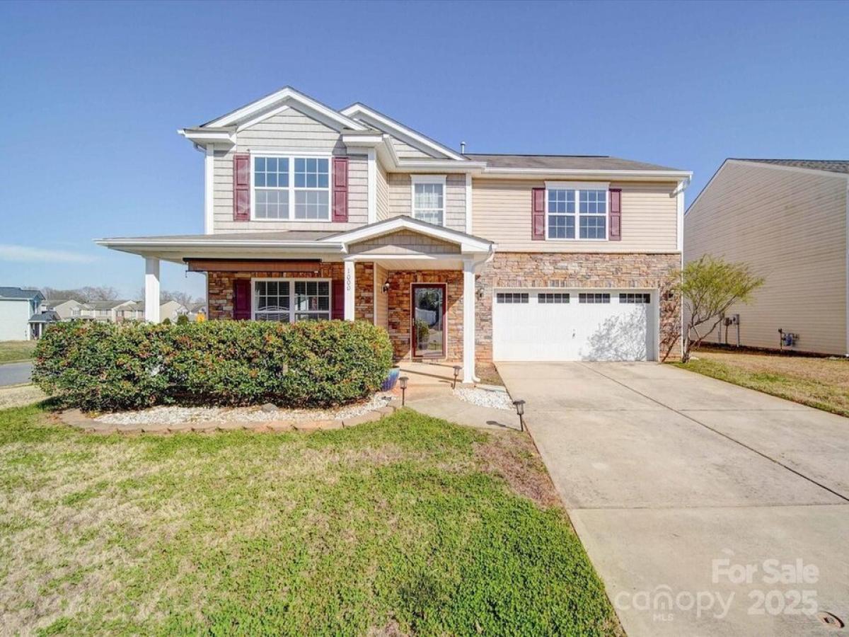 Picture of Home For Sale in Gastonia, North Carolina, United States