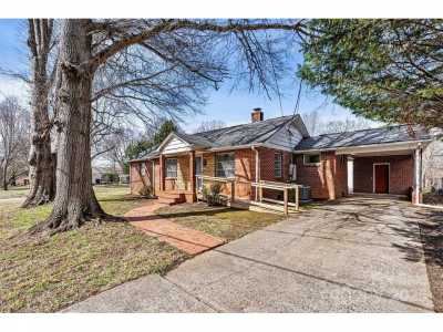 Home For Sale in Hickory, North Carolina