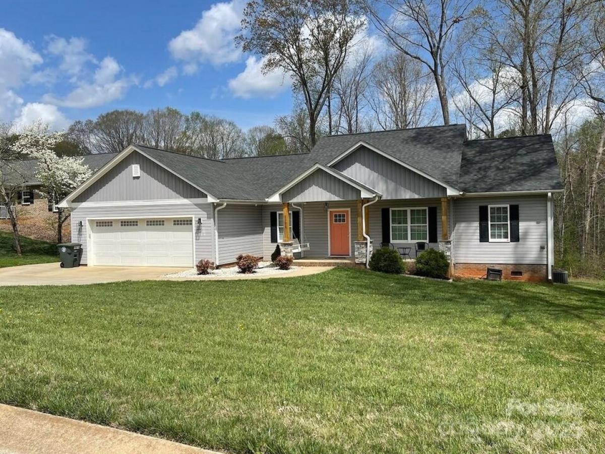 Picture of Home For Sale in Newton, North Carolina, United States