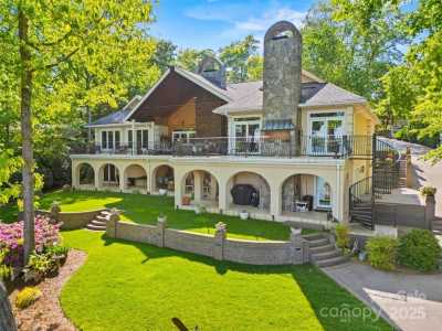 Home For Sale in Lake Wylie, South Carolina