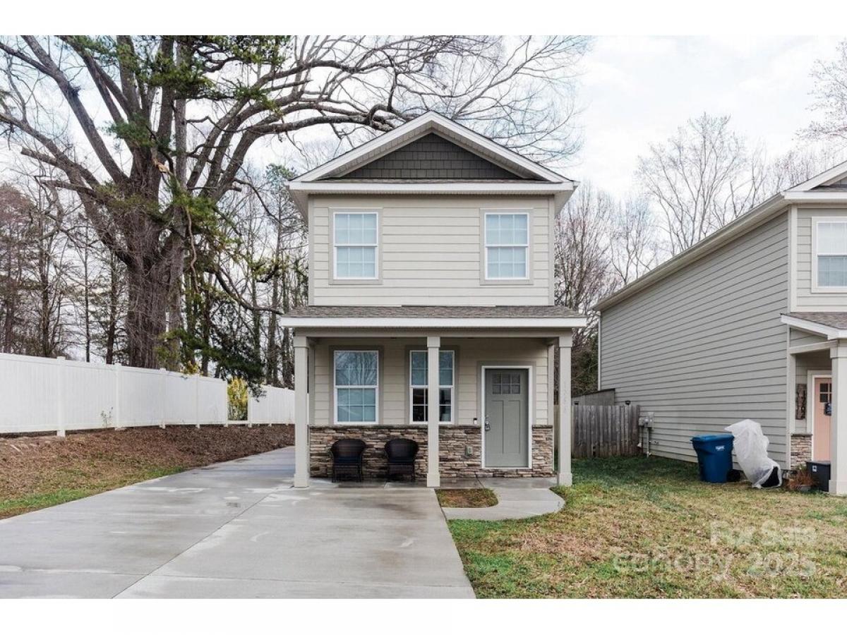 Picture of Home For Sale in Hickory, North Carolina, United States