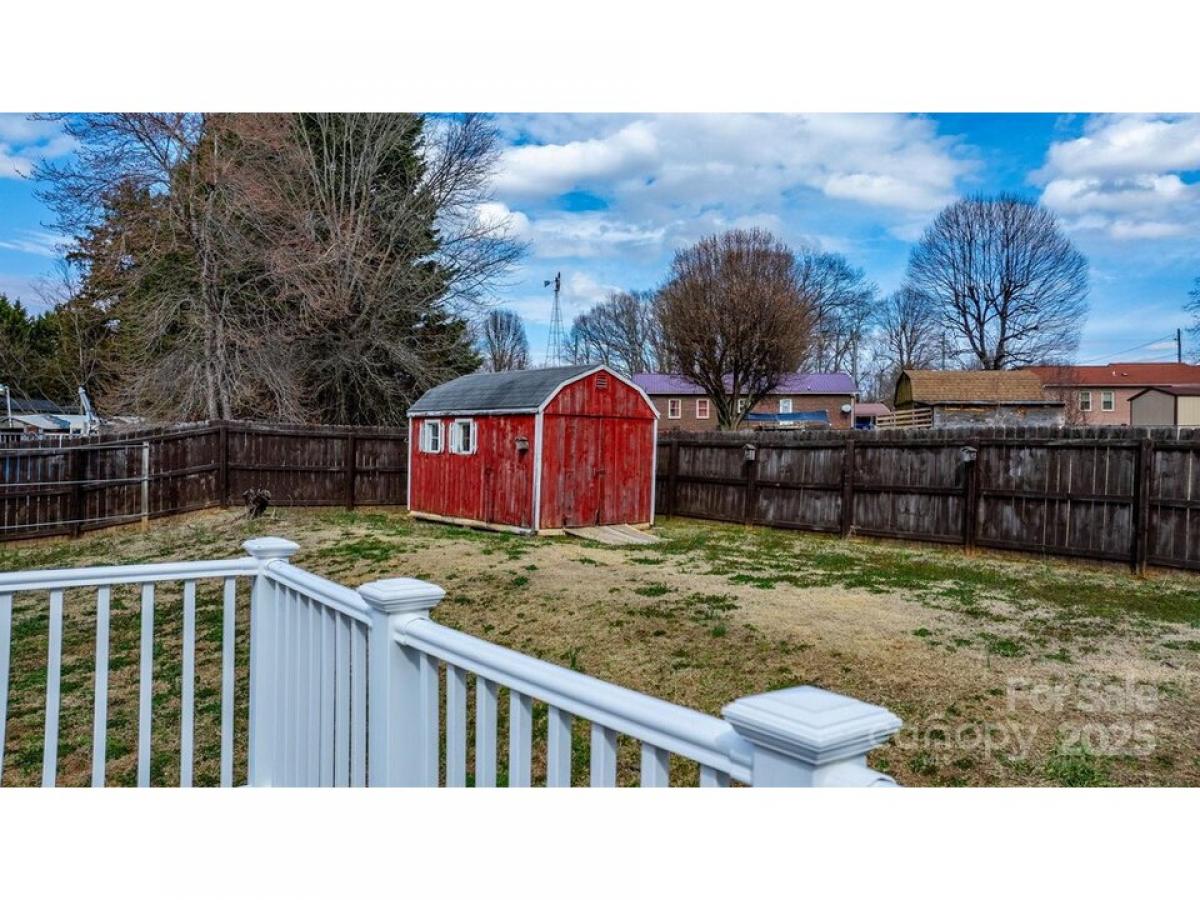 Picture of Home For Sale in Conover, North Carolina, United States