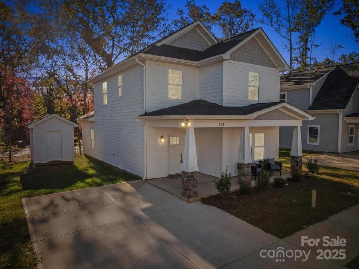 Picture of Home For Sale in Gastonia, North Carolina, United States