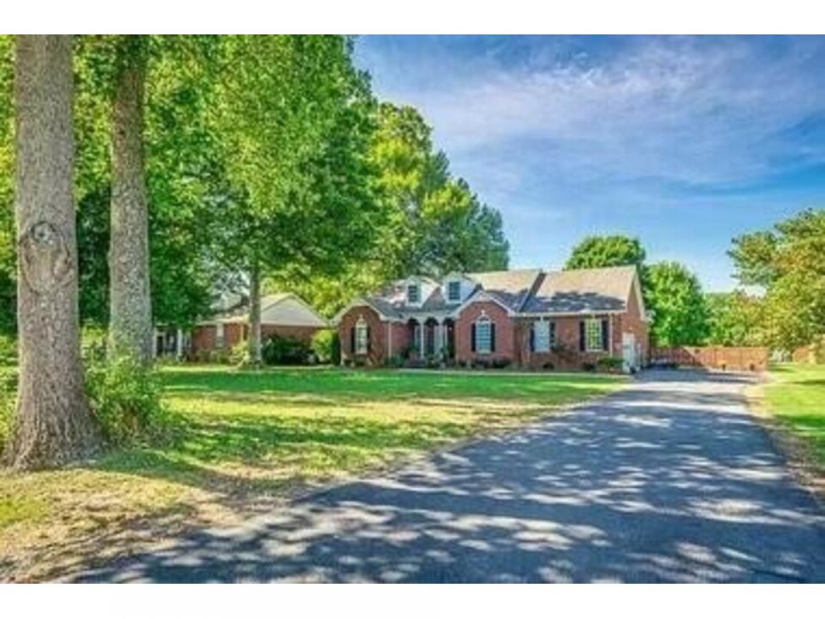 Picture of Home For Sale in Mcminnville, Tennessee, United States