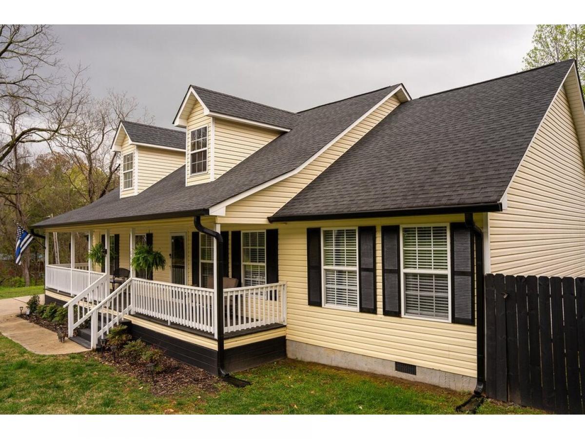 Picture of Home For Sale in Whitwell, Tennessee, United States