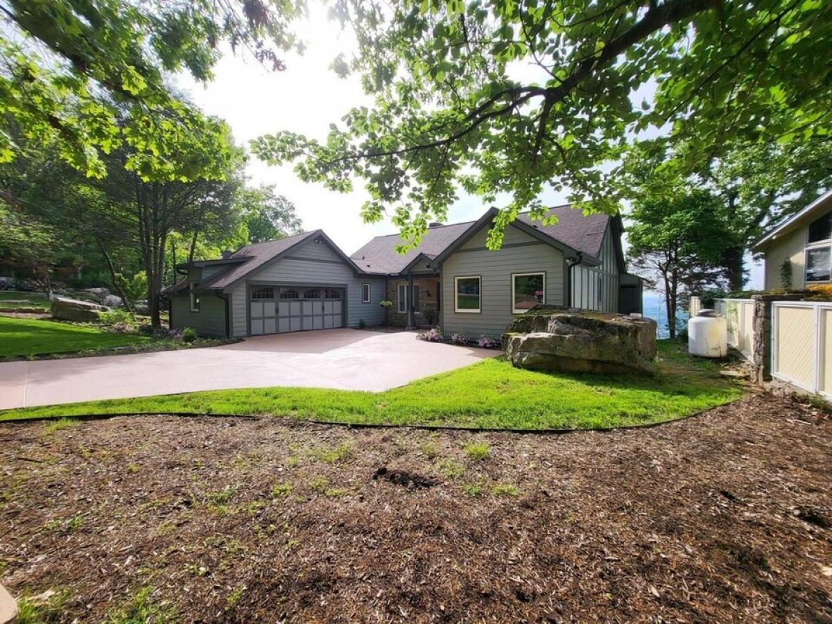 Picture of Home For Sale in Signal Mountain, Tennessee, United States