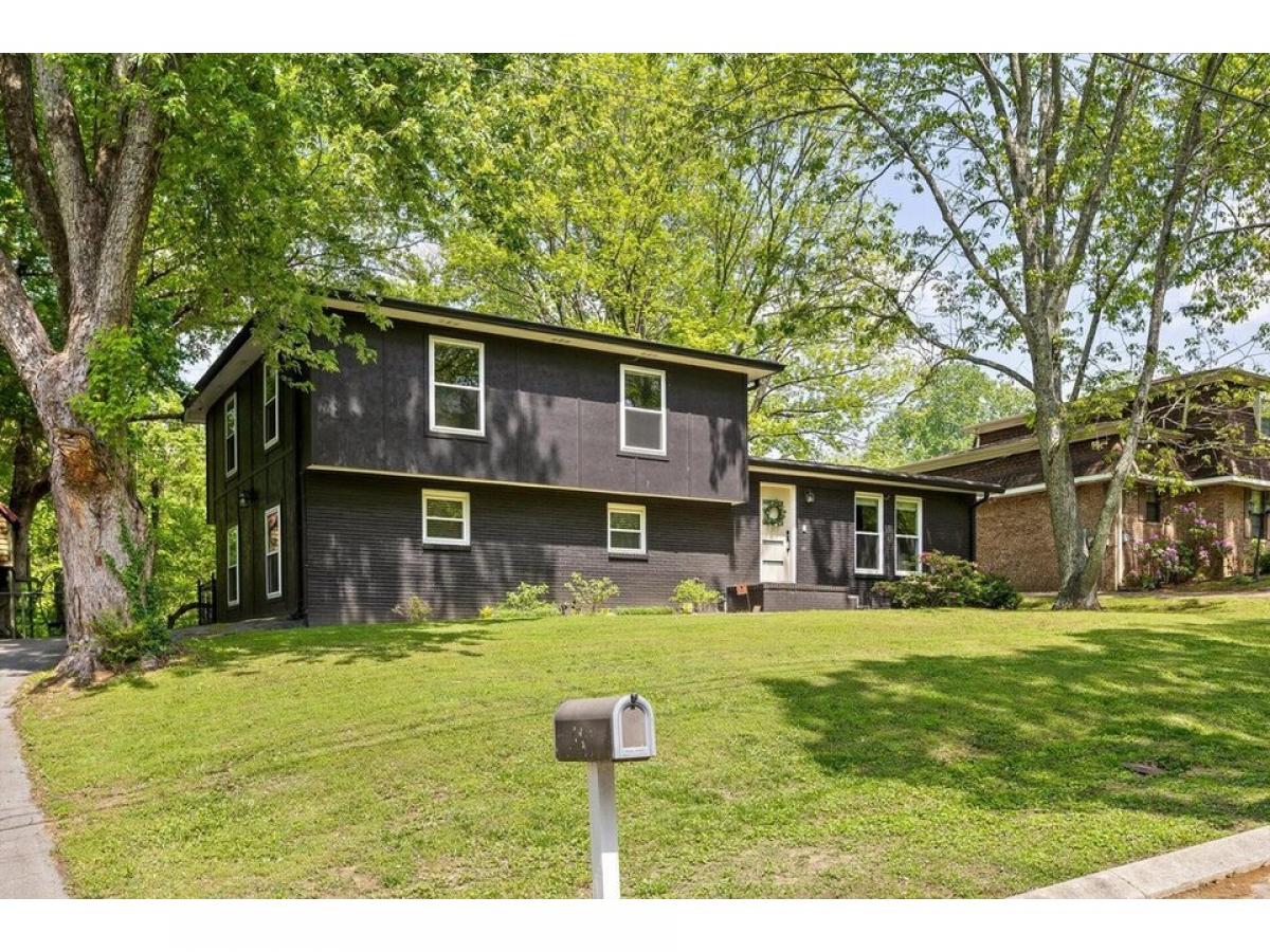Picture of Home For Sale in Signal Mountain, Tennessee, United States