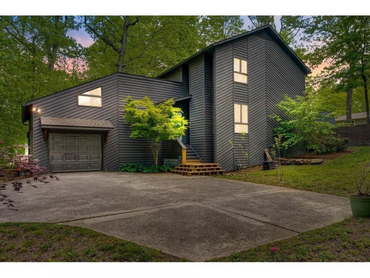 Picture of Home For Sale in Signal Mountain, Tennessee, United States