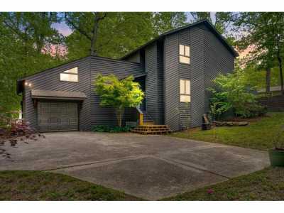 Home For Sale in Signal Mountain, Tennessee