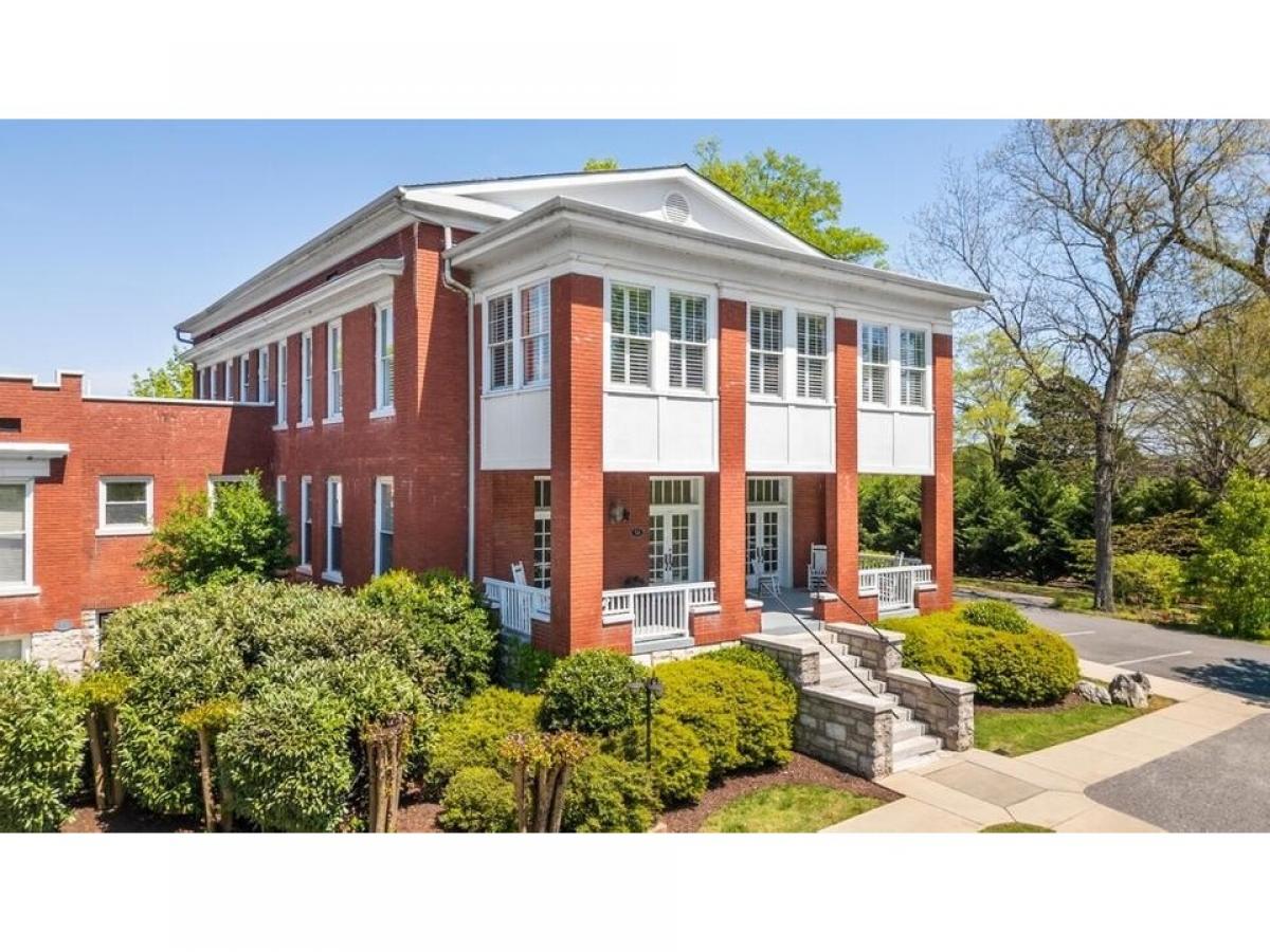 Picture of Home For Sale in Chickamauga, Georgia, United States