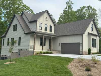 Home For Sale in Signal Mountain, Tennessee