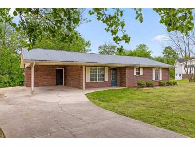 Home For Sale in Trenton, Georgia