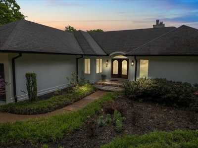 Home For Sale in Signal Mountain, Tennessee