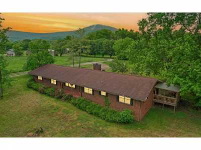 Home For Sale in Chickamauga, Georgia