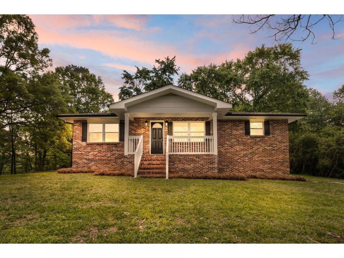 Picture of Home For Sale in Chickamauga, Georgia, United States