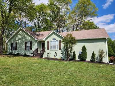 Home For Sale in Castalian Springs, Tennessee